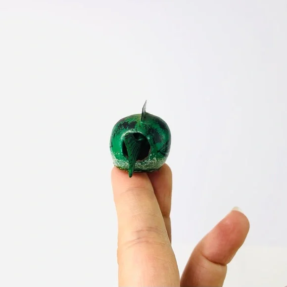 Green Wooden Fish Folk Art Figurine Trembling Tail Hand Painted Miniature - Picture 4 of 7